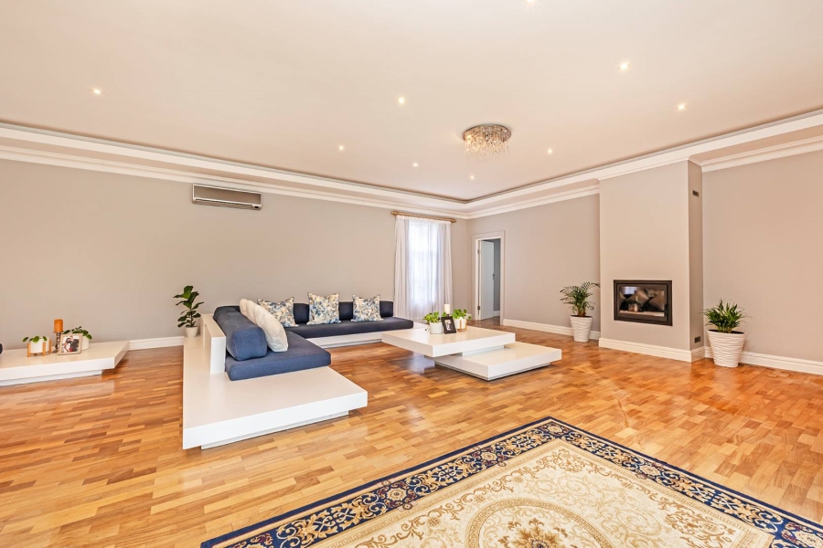7 Bedroom Property for Sale in Flamingo Vlei Western Cape
